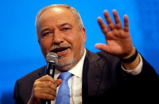 ليبرمان يعلن تلقي عشرات الاتصالات من أصدقائه في الليكود.. ويطالب نتنياهو بالرحيل