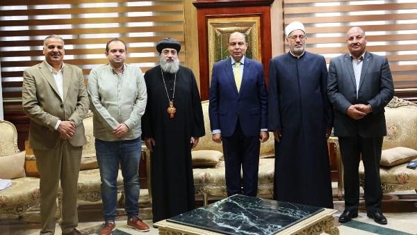 محافظ المنيا يبحث إطلاق مشروع «إنه كوكبنا.. فلنحافظ عليه»