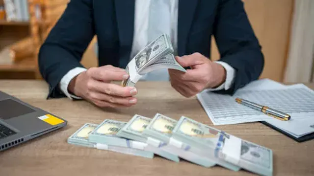 ارتفاع جديد في سعر الدولار مقابل الجنيه منتصف تعاملات اليوم