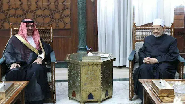 شيخ الأزهر يبحث مع السفير السع...