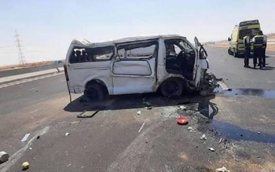إصابة 6 أشخاص في تصادم ميكروباص وسيارة نقل بالطريق الإقليمي في الفيوم