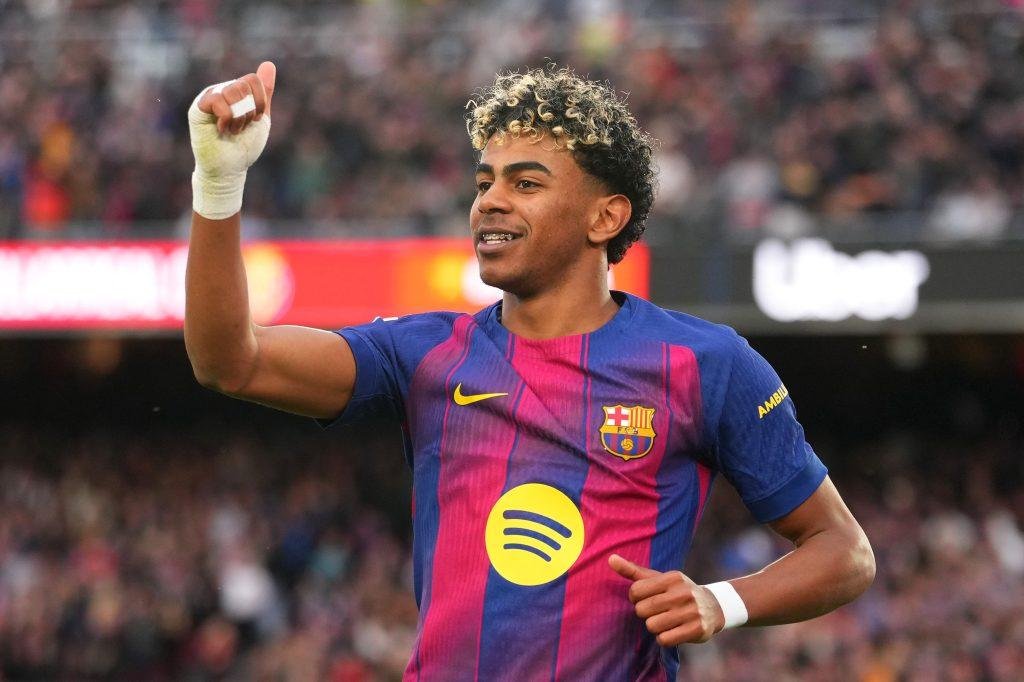 لامين يامال يقترب من راتب رافينيا ورودري في برشلونة