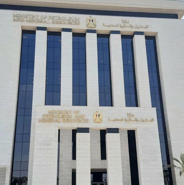 البترول تحذر من إعلانات توظيف وهمية وتؤكد اتخاذ الإجراءات القانونية ضد المسؤولين عنها