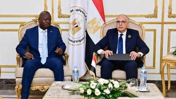 وزير الري يبحث مع وزير الدولة للمصايد بأوغندا تعزيز التعاون في مجال الموارد المائية