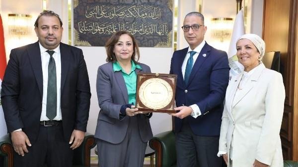 محافظ الجيزة يشيد باللجنة الطبية العليا بمجلس الوزراء في تحسين الخدمات المقدمة للمواطنين