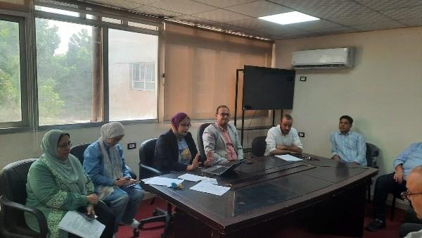اجتماع بالطب الوقائي استعدادا لحملة التطعيم ضد الحصبة الألمانية بقنا