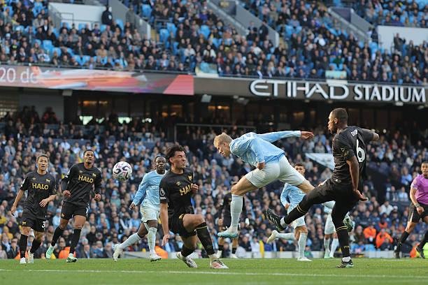 مانشستر سيتي يواصل انتصاراته ويهزم إيبسويتش تاون بثلاثية في الدوري الإنجليزي