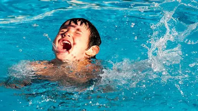 طبيبة تحذر من مخاطر حمامات الس...