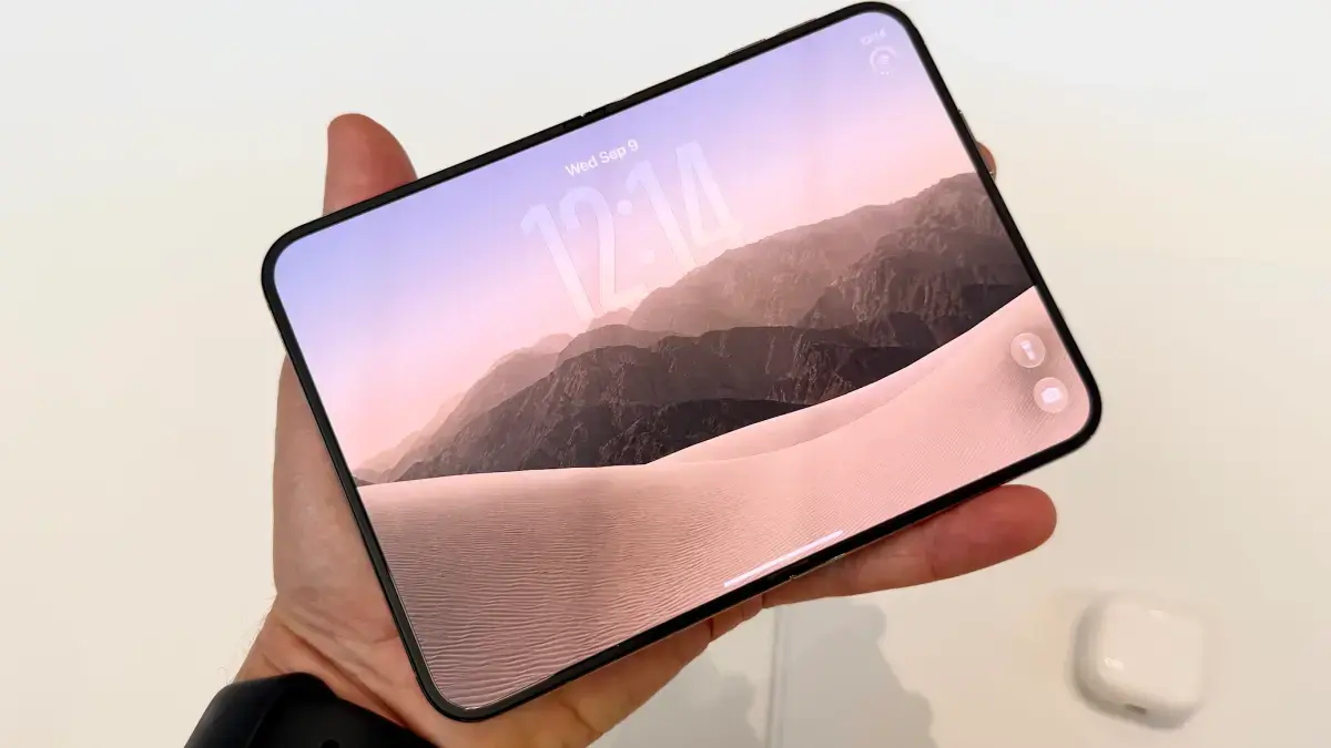Apple iPhone Duo hands-on: Thi...