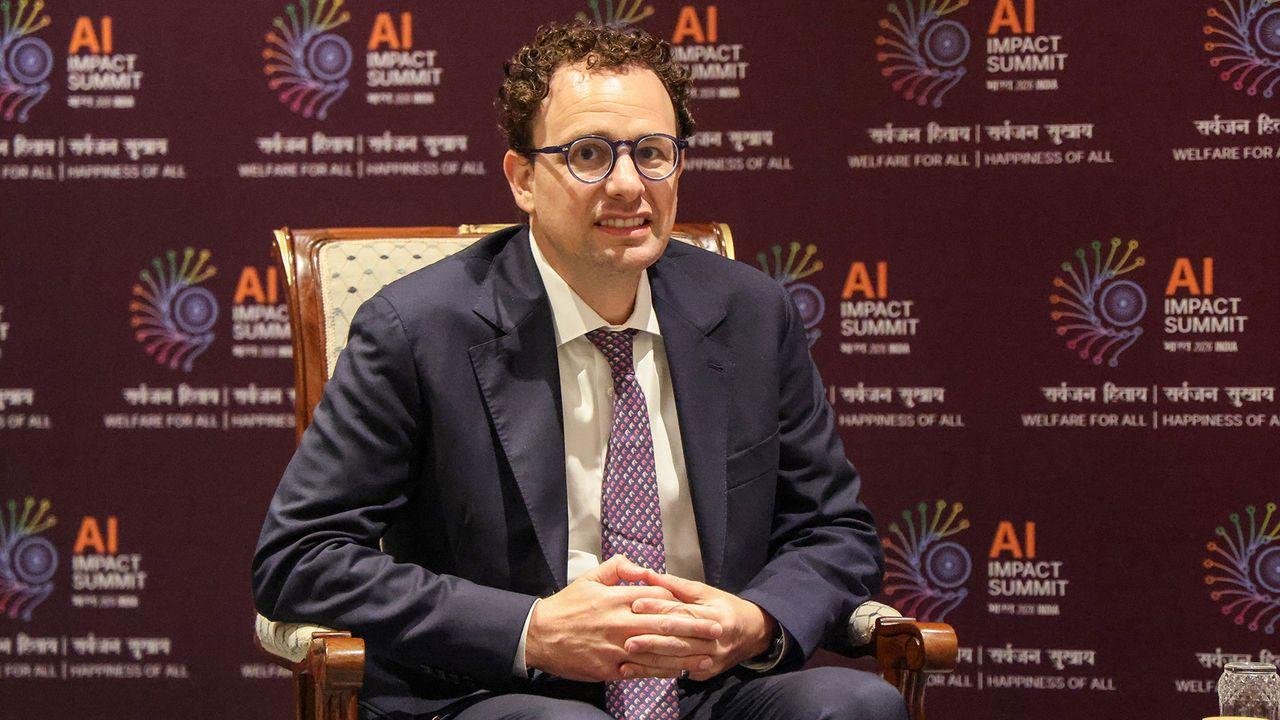 Anthropic CEO warns of AI-driv...