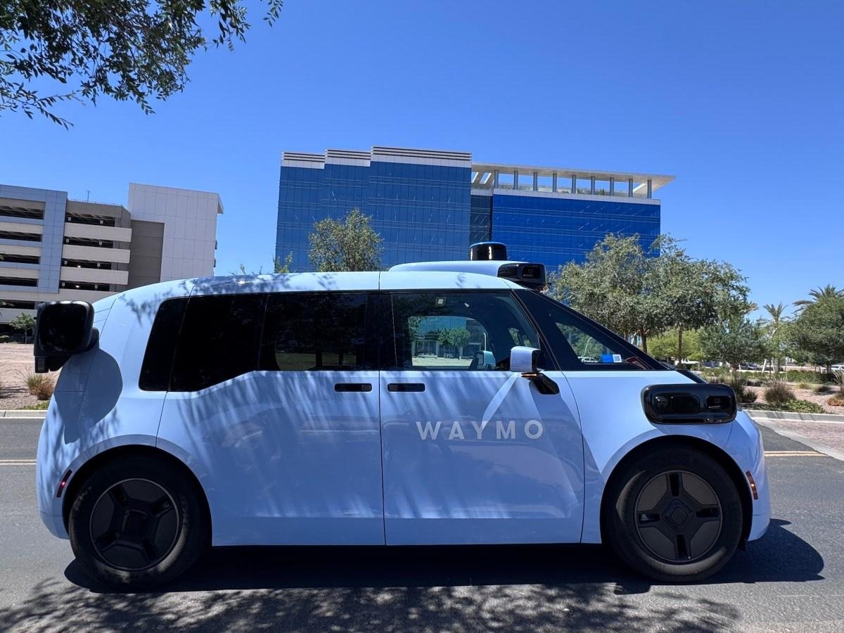 Waymo accelerates robotaxi exp...