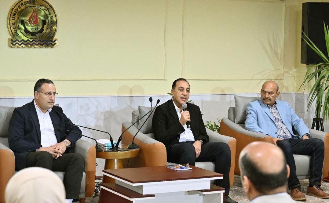 طالبة بأسنان لـ مدبولي: مفيش تكليف ومش عارفين نعمل إيه.. ورئيس الوزراء: الدولة توقفت من زمان عن مقولة أي حد يتخرج هعينه