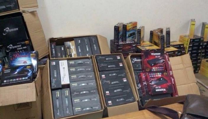 ضبط مالك محل بالجيزة يبيع أجهزة ريسيفر غير مصرح بتداولها