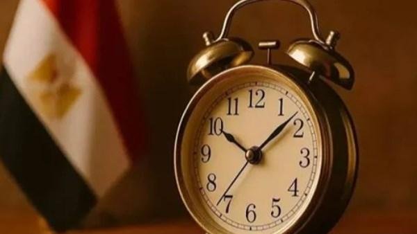 التوقيت الشتوي 2026 في مصر.. موعد تغيير الساعة وغلق المحلات
