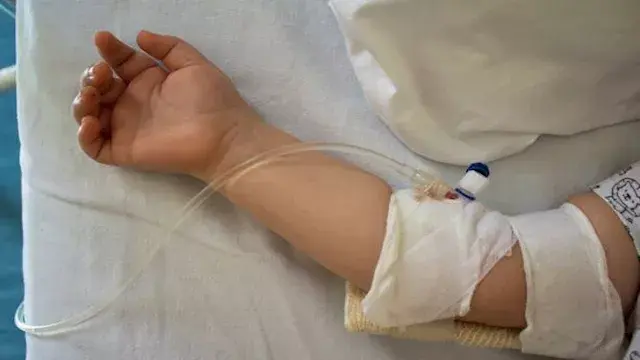 أدهم يواجه مرض القلب بلا شهادة...