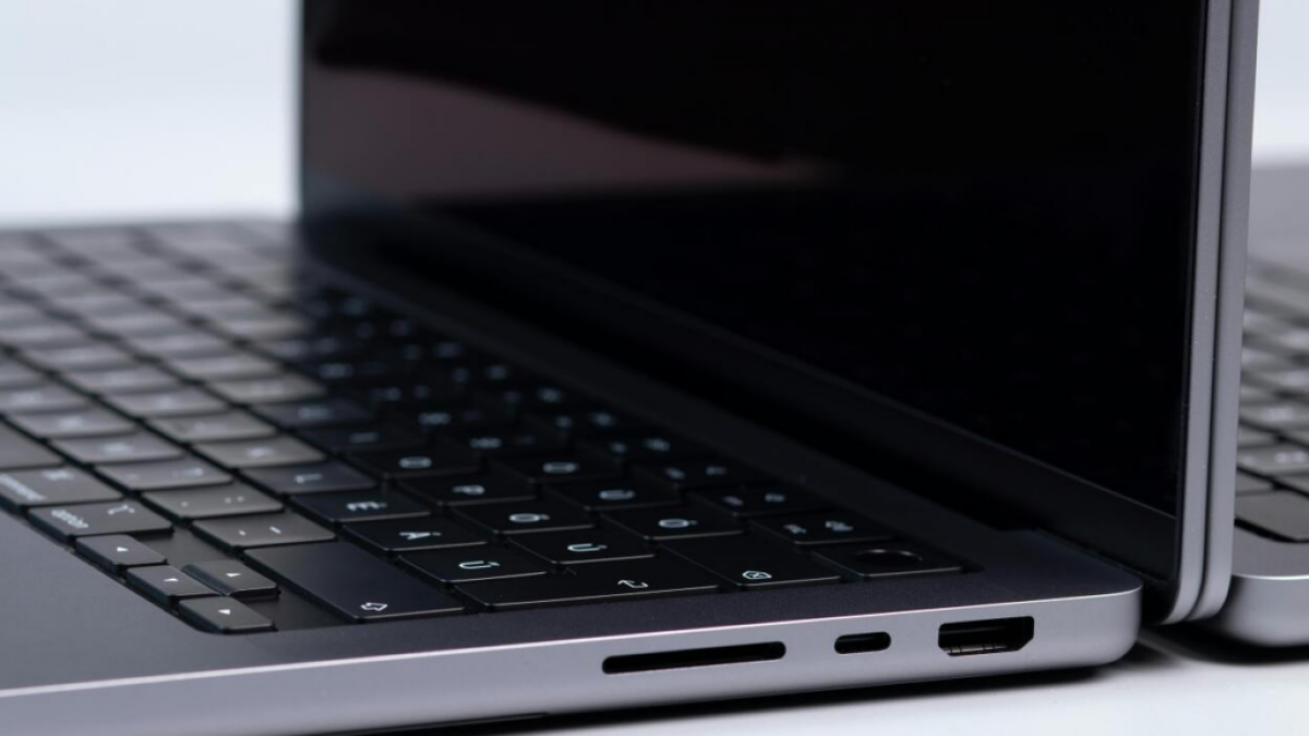 This Apple MacBook Pro is down...