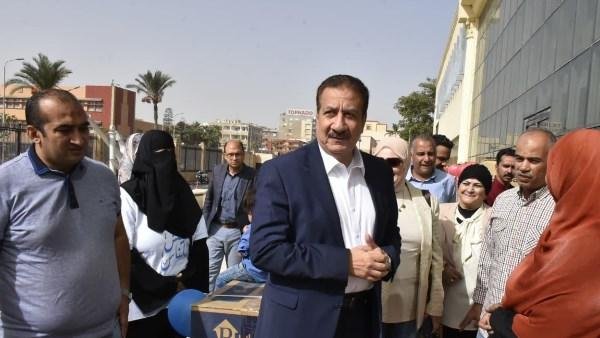 محافظ بورسعيد يستقبل قافلة مساعدات من جمعية رسالة للأعمال الخيرية
