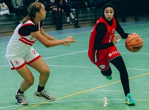 الأهلي يكتسح الزمالك 93-37 في...