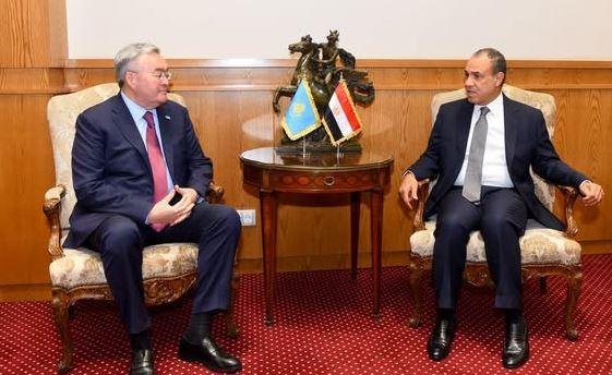 مصر وكازاخستان يؤكدان التزامهما بالحلول السلمية للنزاعات من خلال الحوار والمساعي الدبلوماسية