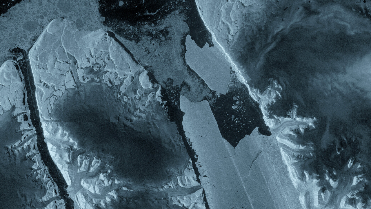 Satellite sees Greenland's mos...