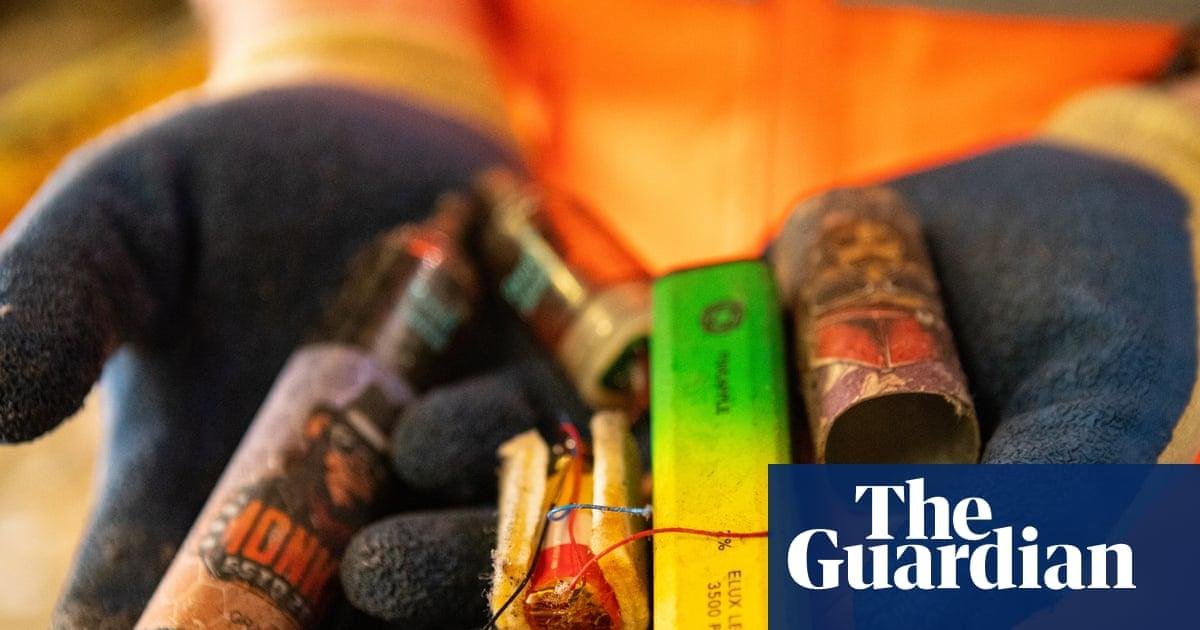 Battery fires at recycling cen...