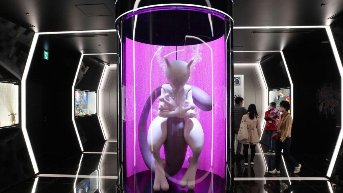 Armored Mewtwo returns to Poké...