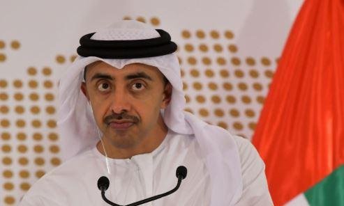 وزير خارجية الإمارات يبحث مع ن...