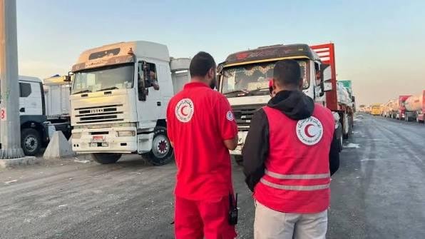 الهلال الأحمر المصري يرسل أكثر من 7258 طنا من المساعدات إلى غزة