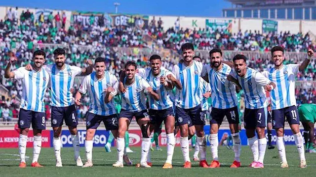 كاف يعلن طاقم حكام مباراة المر...