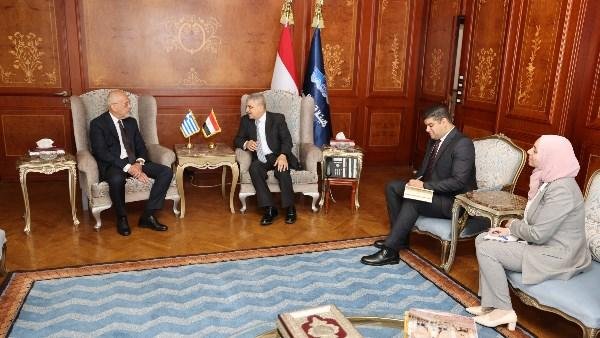 قناة السويس تدعو الشركات اليونانية للاستثمار في الصناعات البحرية والخدمات اللوجستية