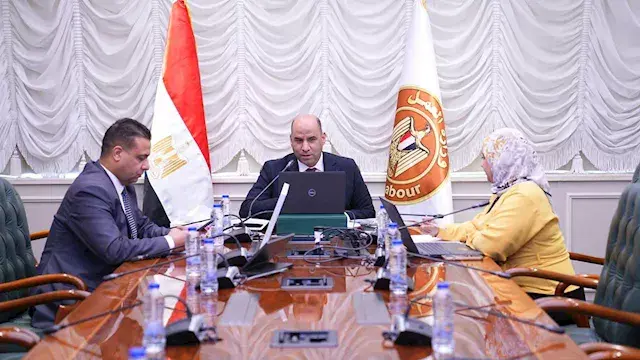 وزير العمل يوجه بتيسير إجراءات...