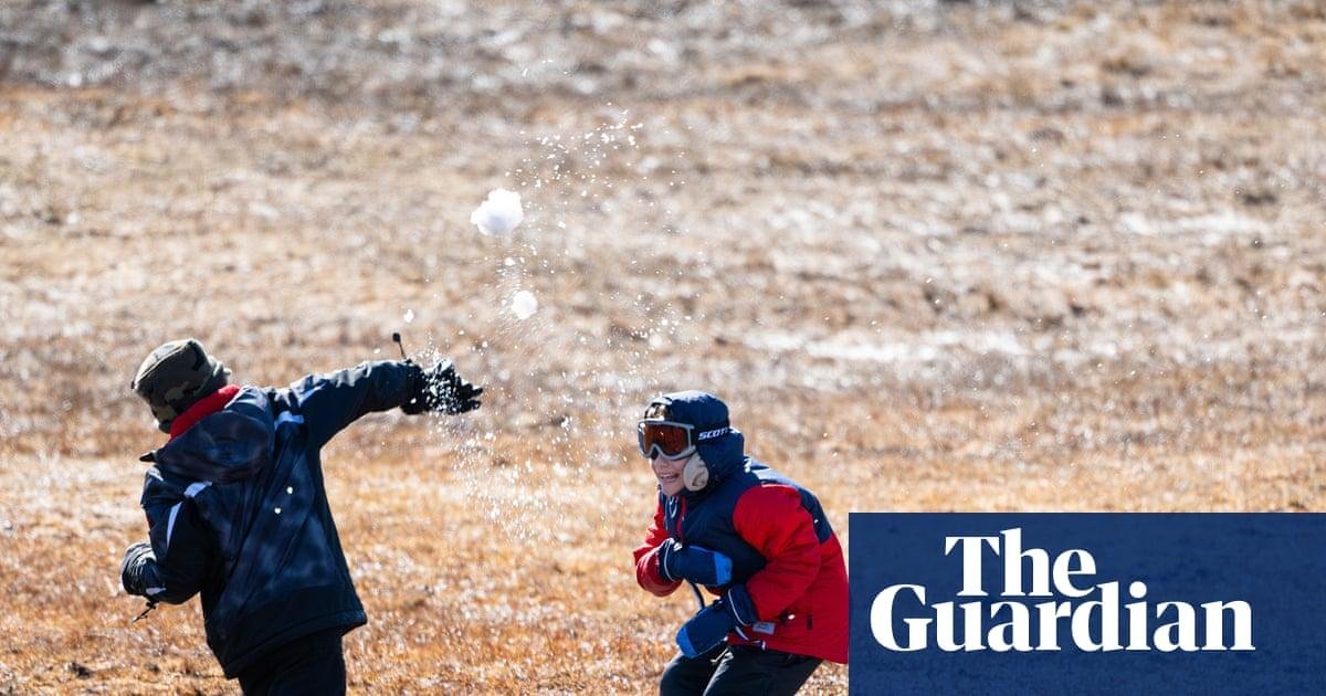 Warm ski season a warning of b...