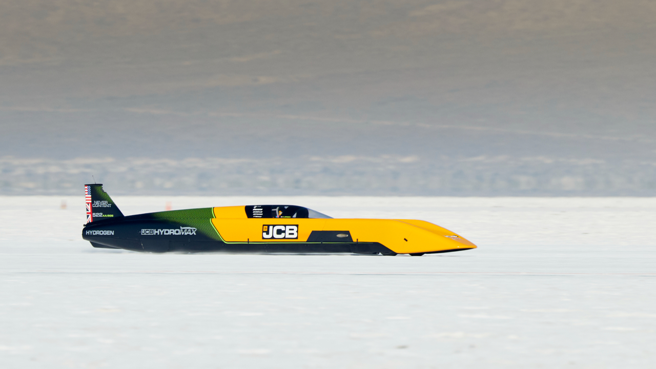 Hydrogen-powered 'rocket car'...