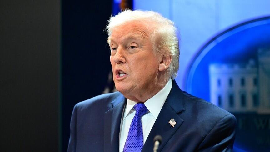 الديزل الأحمر.. ترامب يخفض وقود «لا يعرفه» بدولار يُسدد بعد الانتخابات