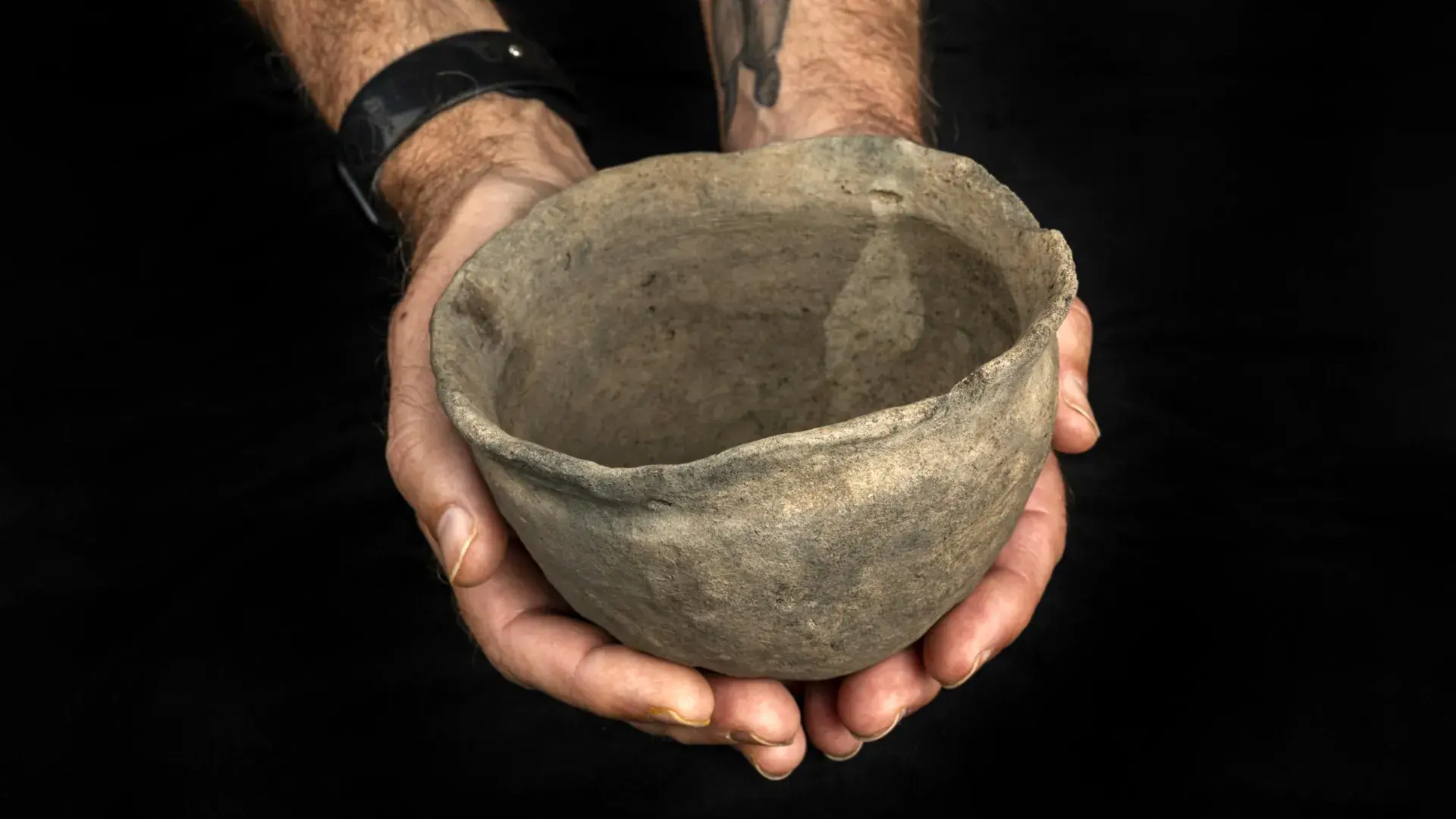 Archaeologists discover myster...