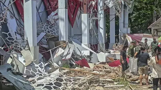 زلزال بقوة 7.7 درجة يضرب إندون...