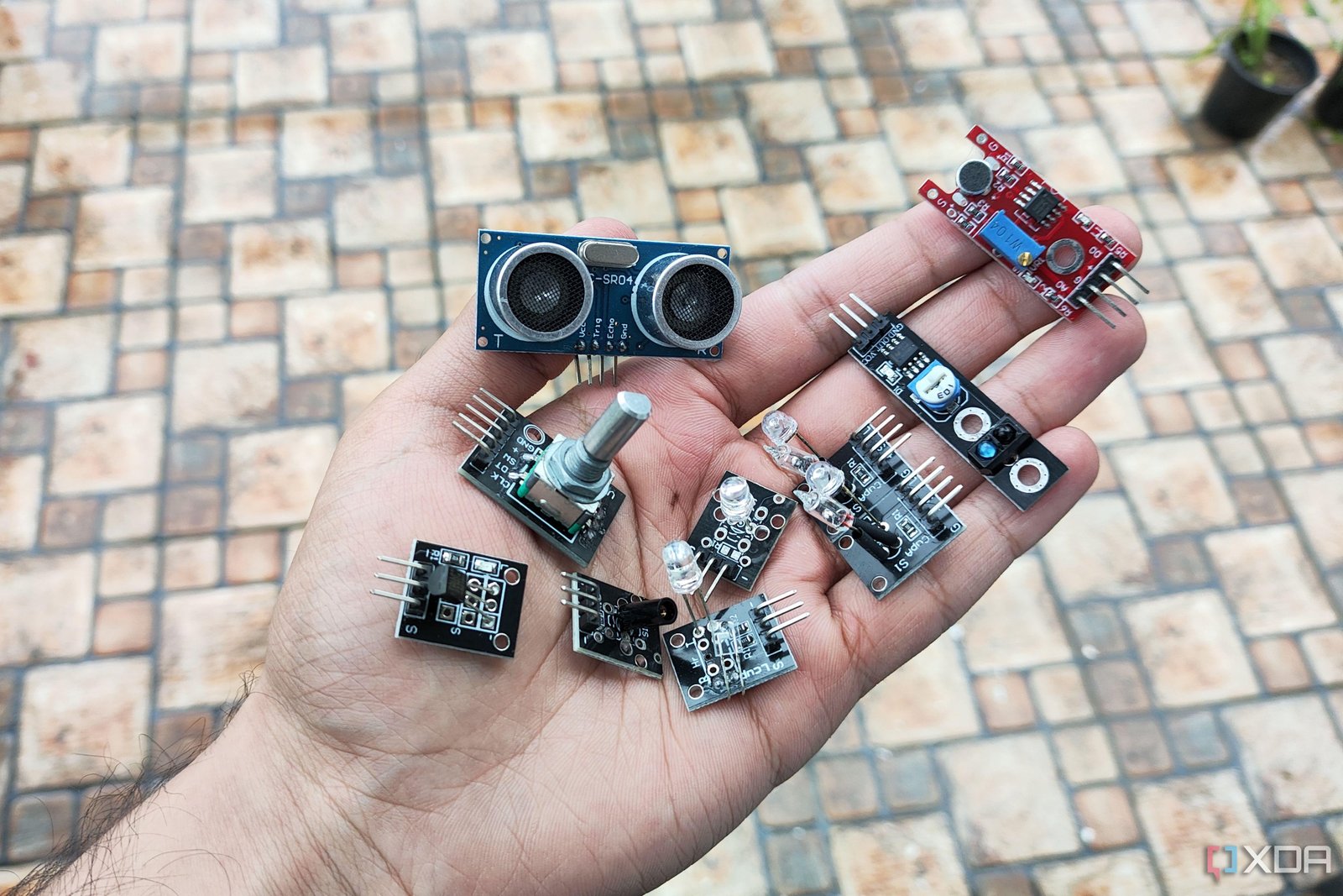 4 beginner-friendly ESP32 sens...