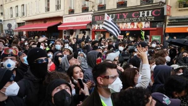 رئيس وزراء فرنسا: توقيف 1200 شخص وإصابة 150 شرطيًا في احتجاجات أمس