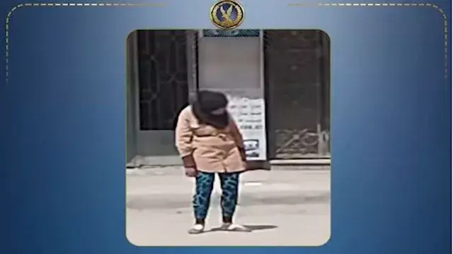 "نايمة وهي واقفة في الشارع بسب...