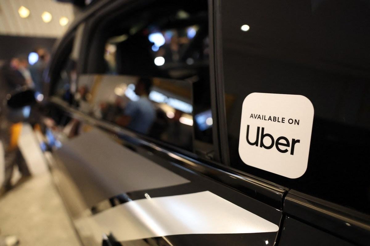 Uber launches live video strea...