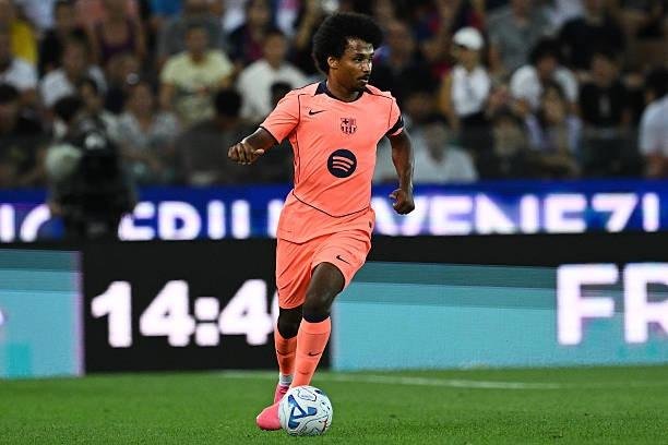 أديمي: برشلونة أفضل نادٍ في ال...
