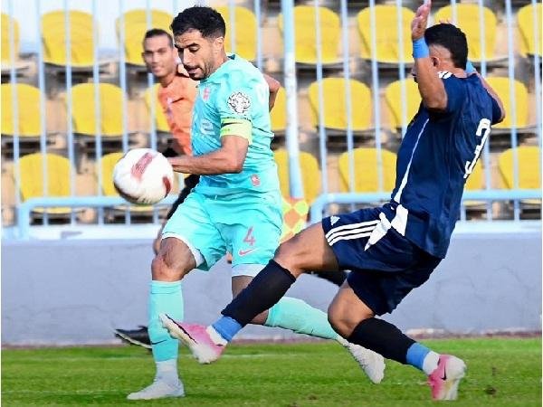 طاقم تحكيم كاميروني لمباراة ال...