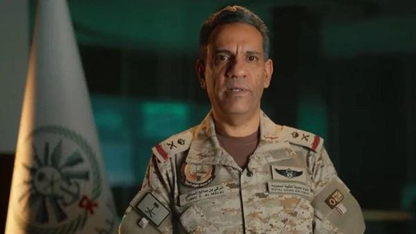 السعودية تتوعّد : سنرد بحزم على استهداف مطار الملك خالد بالرياض