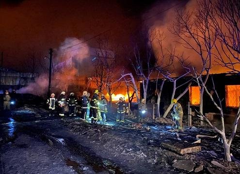 الحوثيون: إصابة مدنيين إثر قصف جوي على مواقع متفرقة في صنعاء