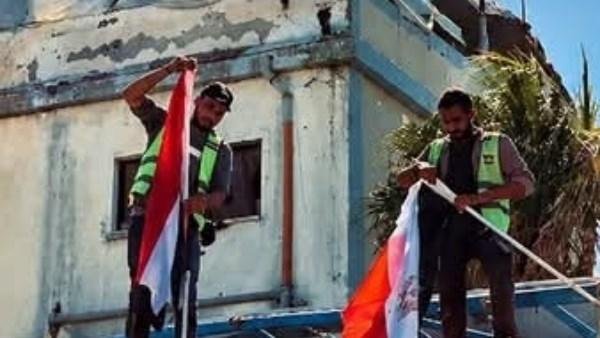 من قلب غزة.. فلسطينيون يرفعون علم مصر احتفالا بذكرى نصر أكتوبر