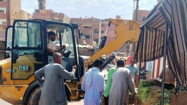 في أسوان.. رفع 11 حالة إشغال والتحفظ على 30 من المضبوطات بمدينة دراو