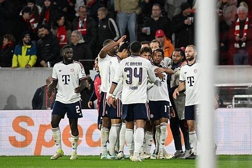 بدون كومباني.. بايرنخ ميونخ يتصدر الدوري الألماني بالفوز على فرايبورج