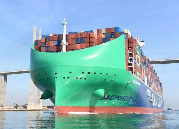 رئيس هيئة قناة السويس يبحث مع CMA CGM تعزيز التعاون وزيادة معدلات العبور
