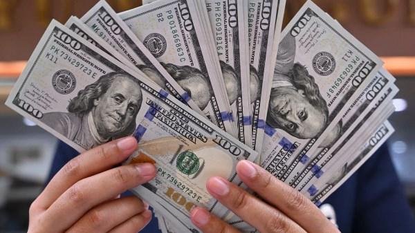 ارتفع في 5 بنوك.. سعر الدولار...