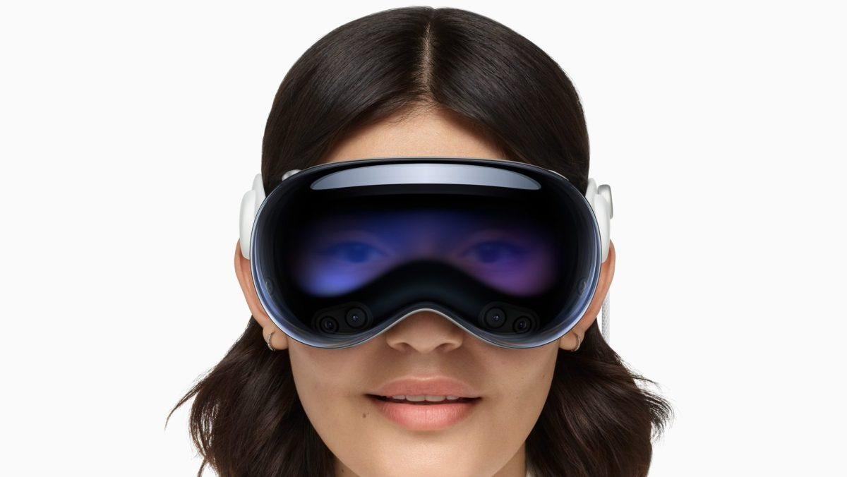 Apple is reportedly cutting hu...